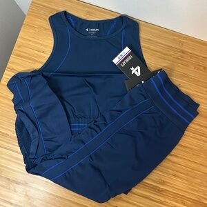 NWT FOURLAPS SET OF AERO SEAMLESS LEGGING AND BREATHE SEAMLESS BRA